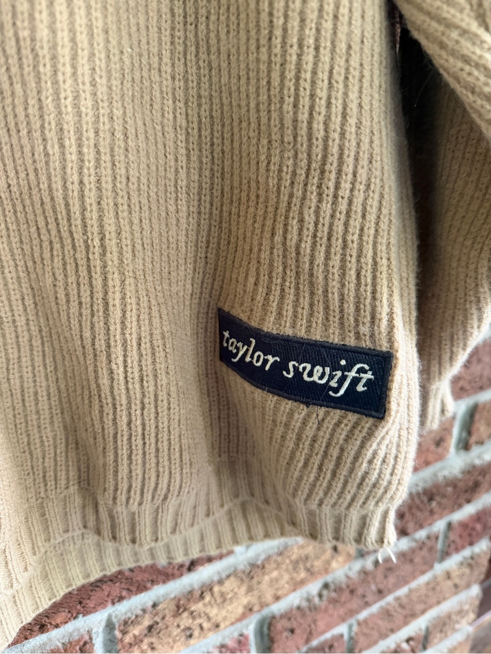 FOLKLORE ALBUM CHENILLE PATCH CREWNECK SWEATER. Size small. - Picture 5 of 7